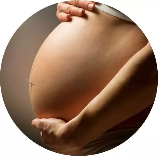 bauch-der-schwangeren-frau-48802990 (1)