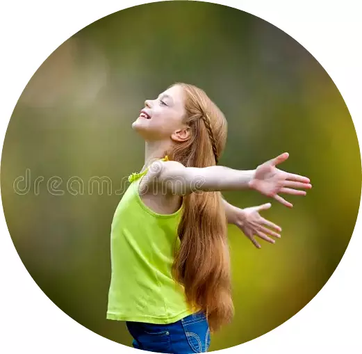 kind-kind-freude-glaube-lob-und-glück-53378460