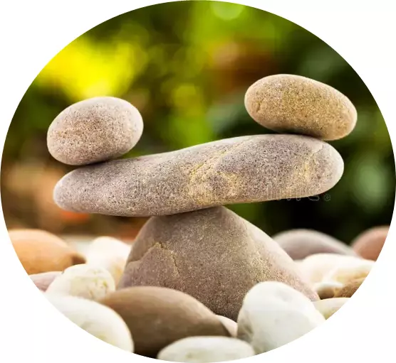 zen-staplungssteine-auf-naturhintergrund-119126018